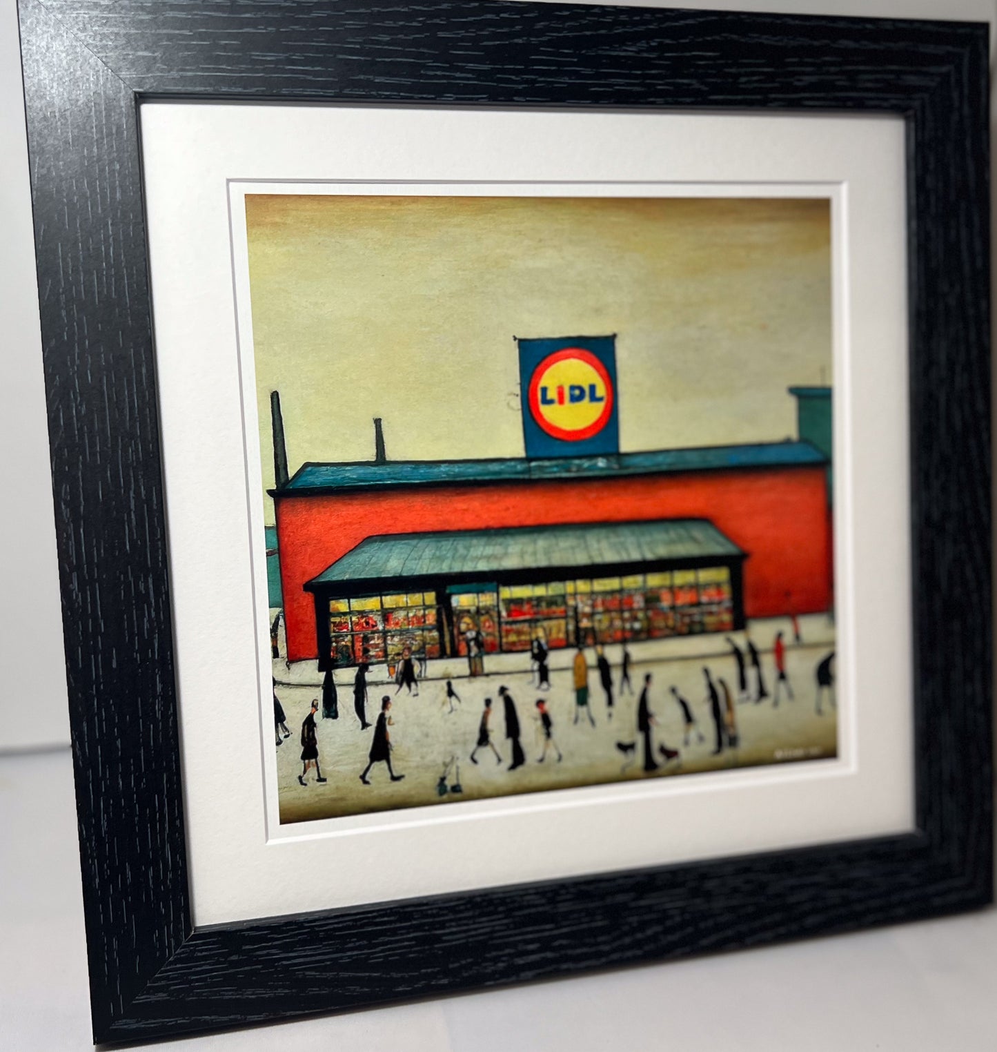 Lidl - Impression d'art giclée 21 cm carré. Image nostalgique humoristique moderne dans le style de LS Lowry
