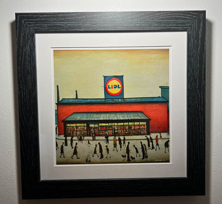 Lidl - Impression d'art giclée 21 cm carré. Image nostalgique humoristique moderne dans le style de LS Lowry