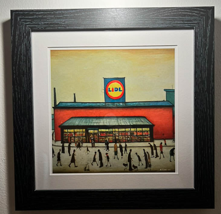 Lidl - Impression d'art giclée 21 cm carré. Image nostalgique humoristique moderne dans le style de LS Lowry